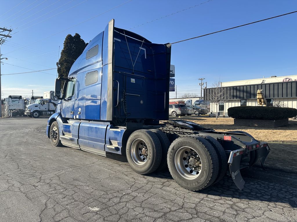 2022 VOLVO VNL64T760 V295271U - image 3 of 6