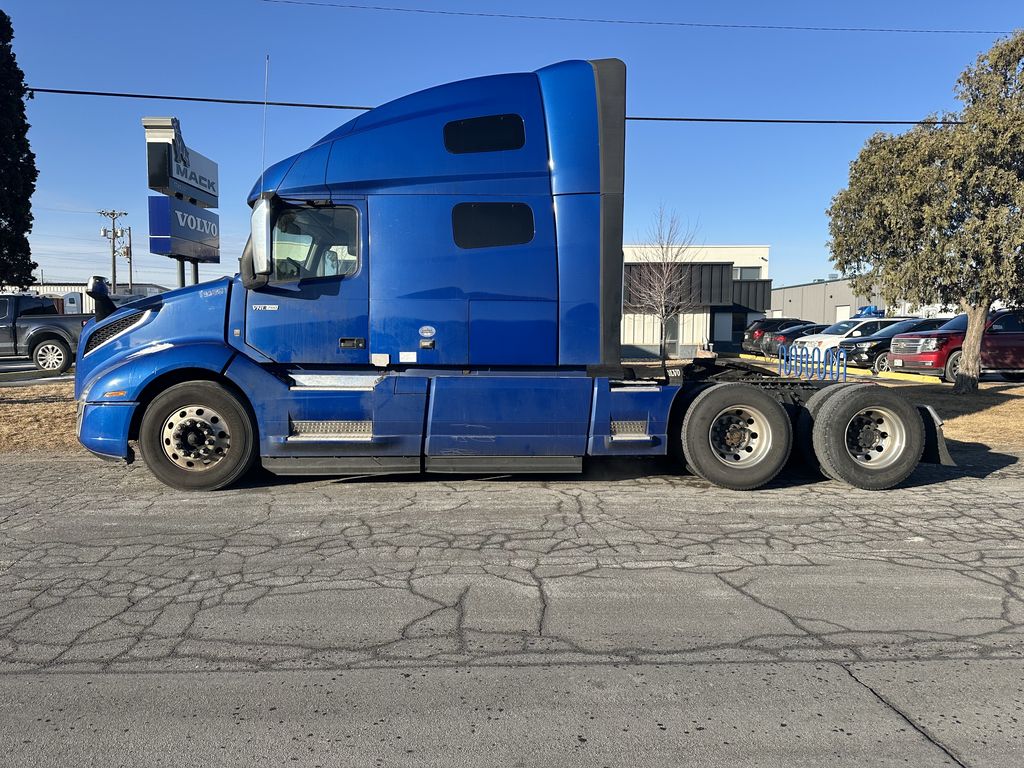 2022 VOLVO VNL64T760 V295271U - image 2 of 6