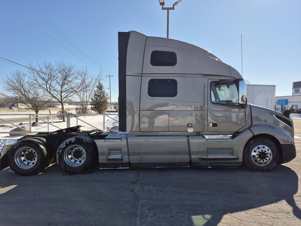 2022 VOLVO VNL64T860 V295214U - image 6 of 6