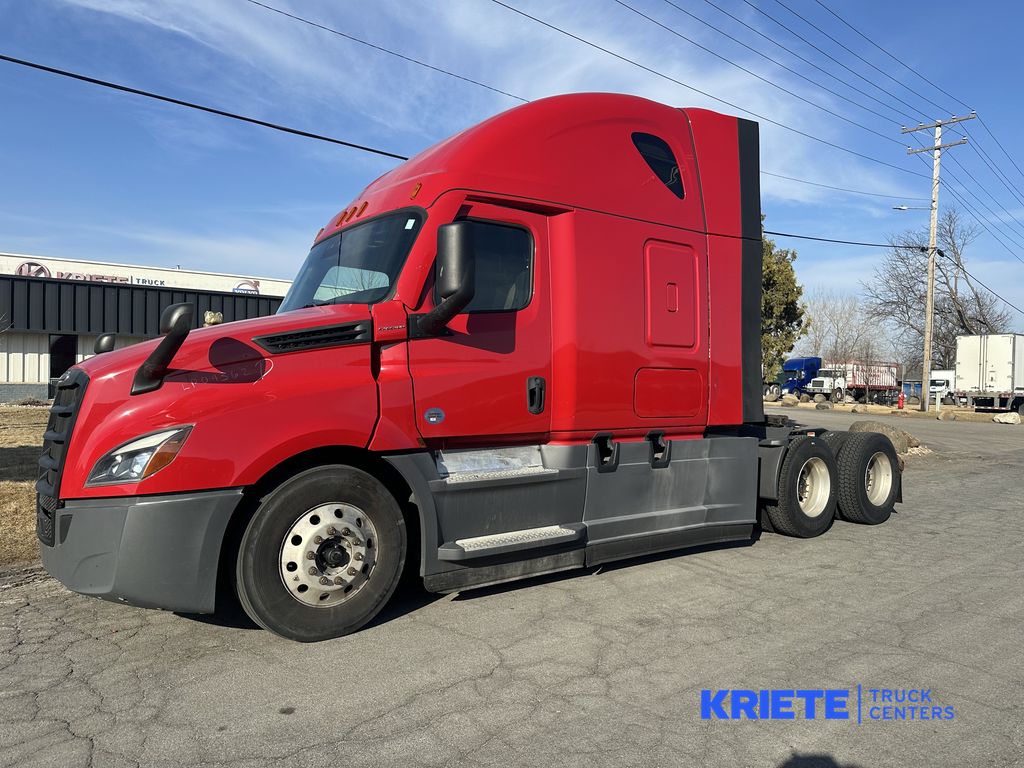 2020 FREIGHTLINER CASCADIA 126 FR7979 - image 1 of 6