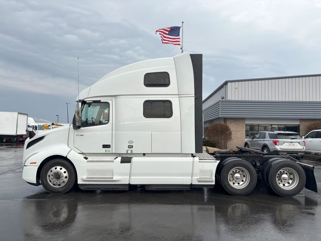 2023 VOLVO VNL64T860 V609410U - image 2 of 6