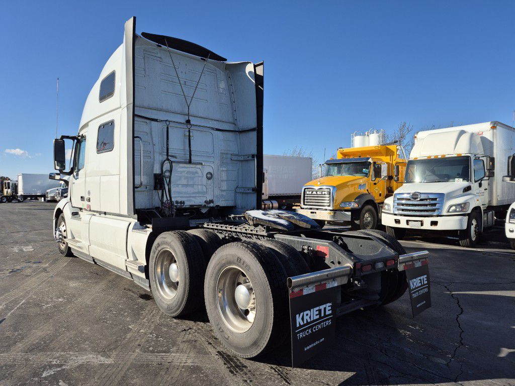 2023 VOLVO VNL64T860 V609557U - image 3 of 6