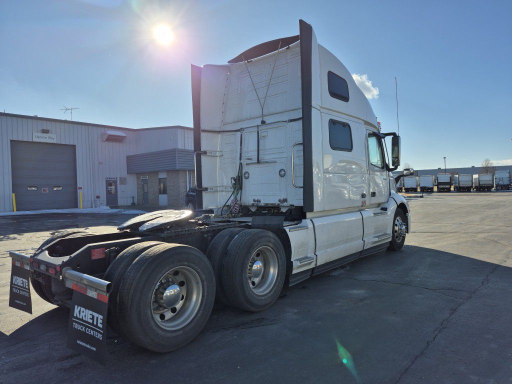 2023 VOLVO VNL64T860 V609557U - image 5 of 6