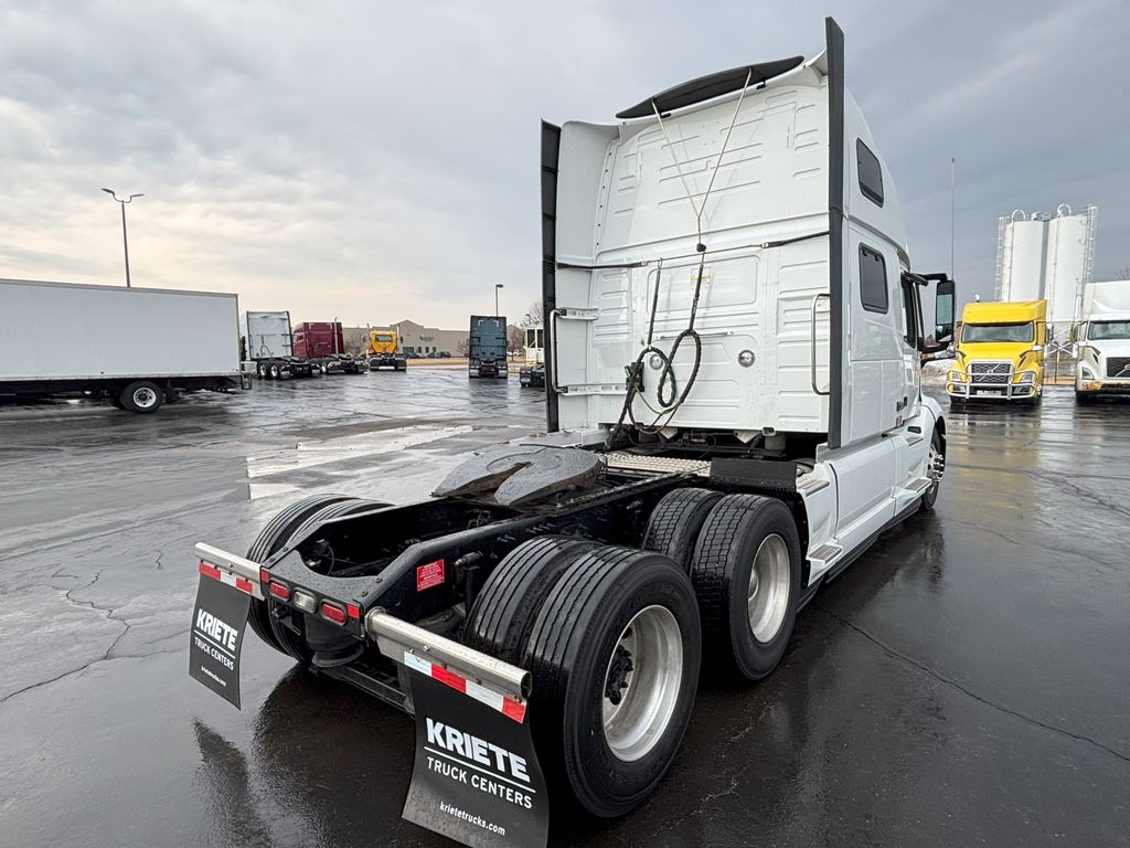 2023 VOLVO VNL64T860 V609410U - image 5 of 6