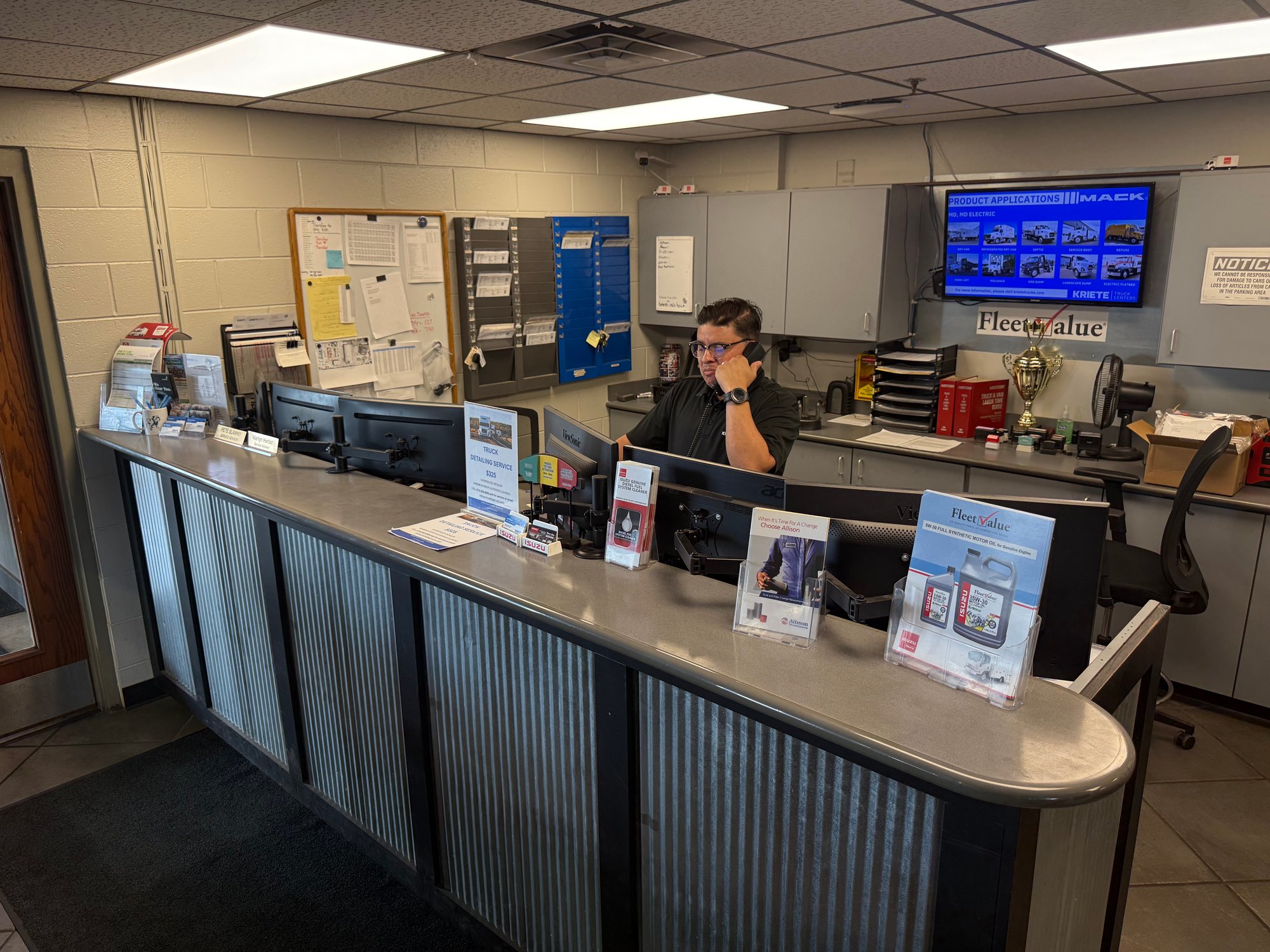 Kriete Truck Center - Milwaukee - Service Counter