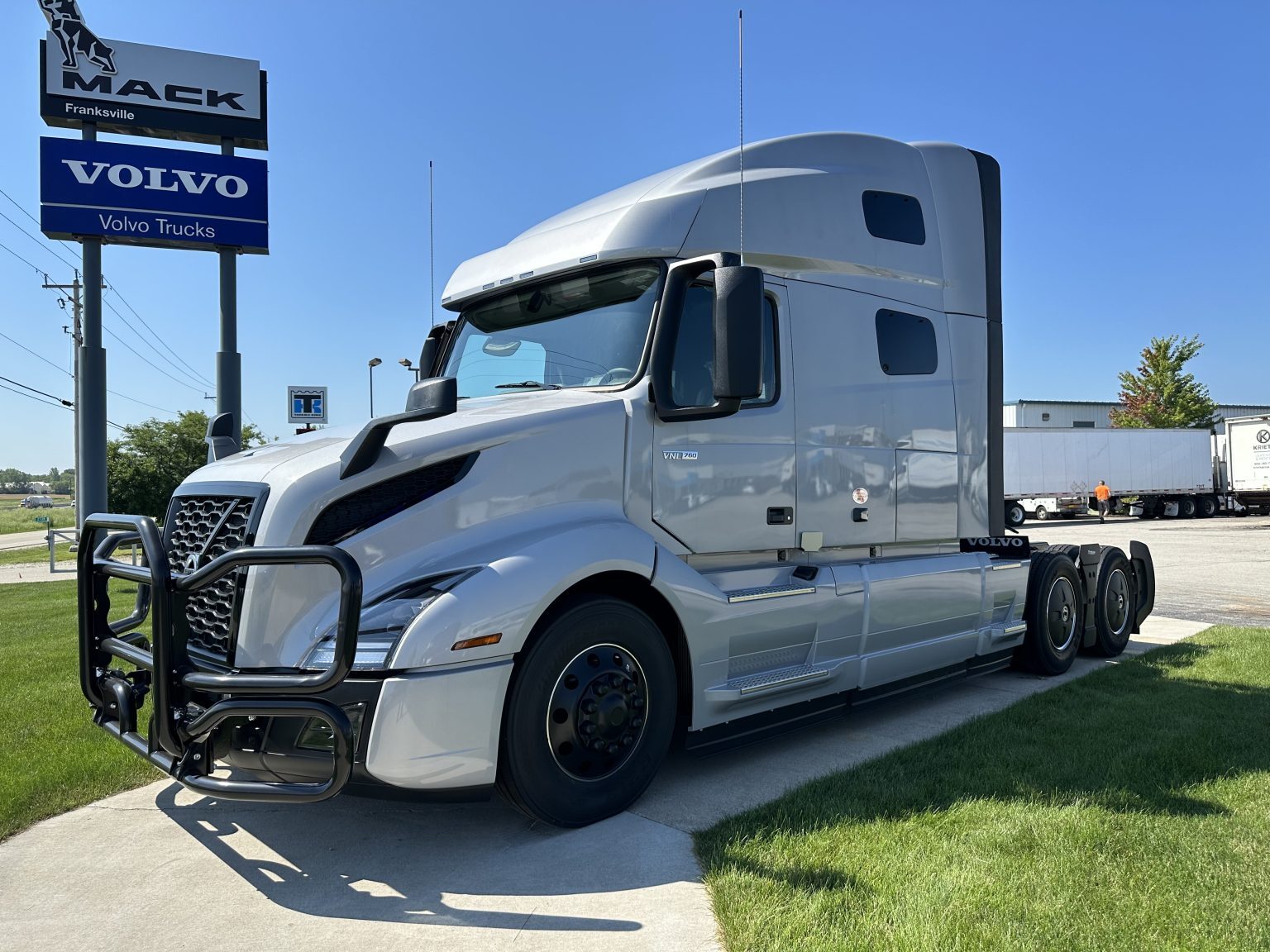 Kriete-Truck-Center-Racine-1536x1152