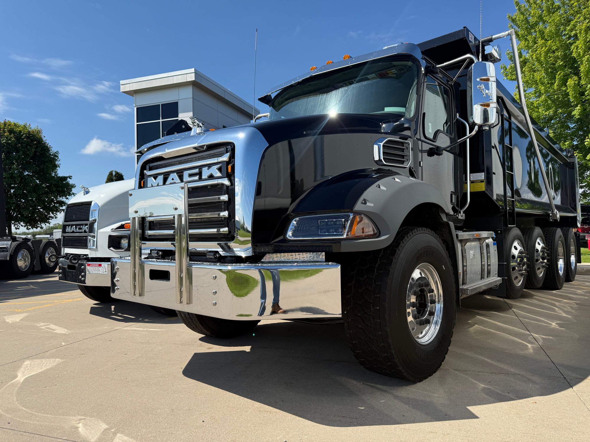 Kriete Truck Center - Fond du Lac - Mack Trucks Dealer