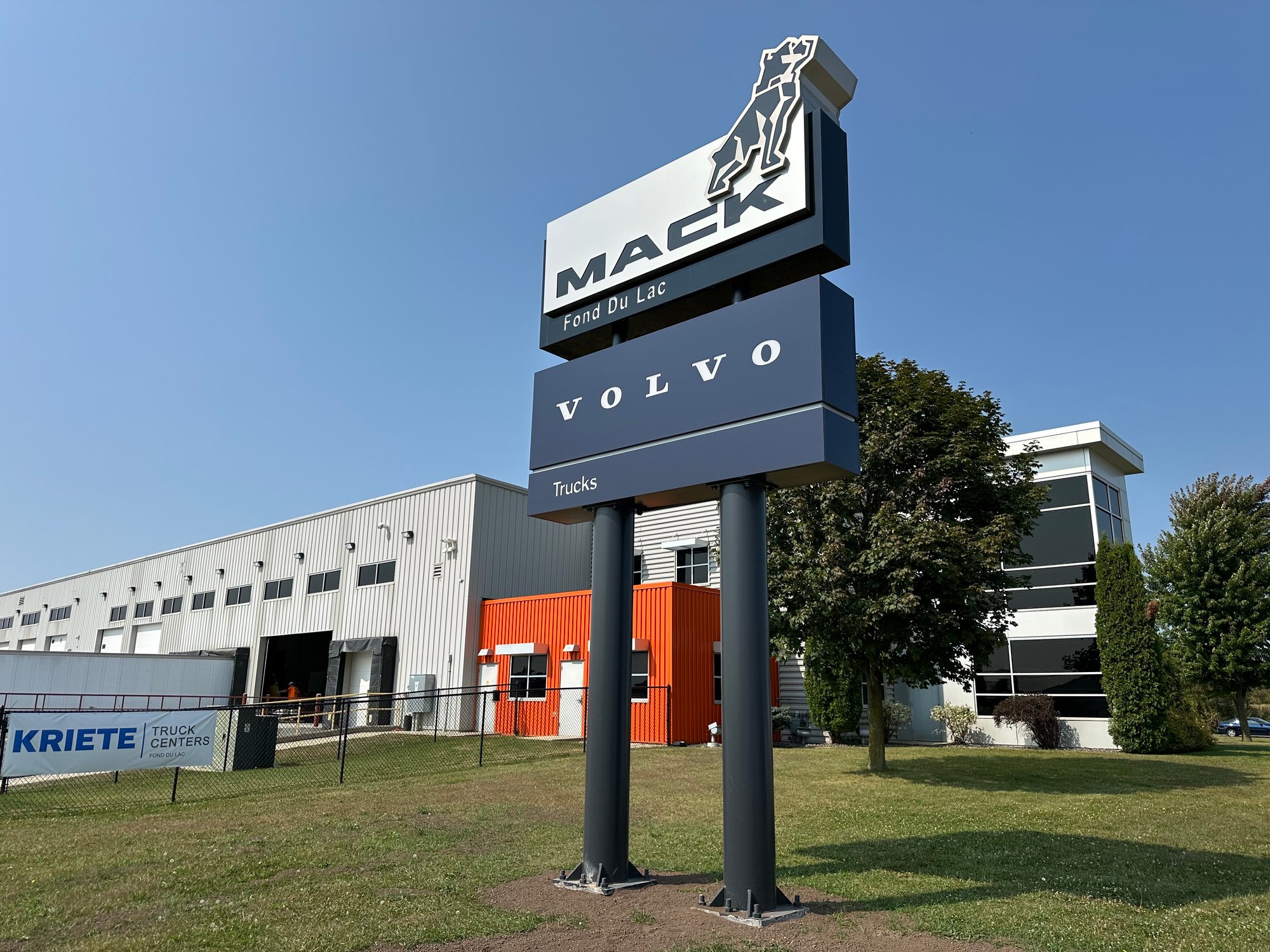 Kriete Truck Center - Fond du Lac - Mack Volvo