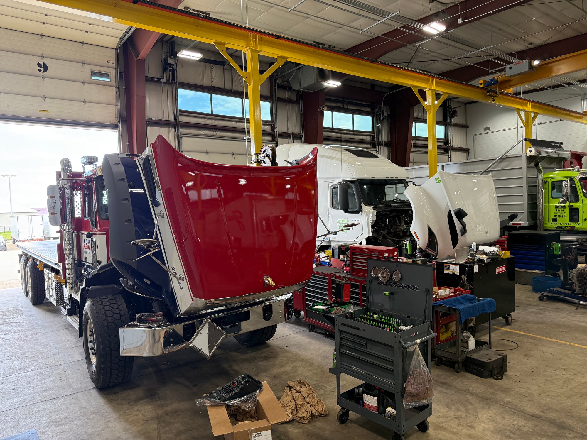 Kriete Truck Center - Fond du Lac - Shop