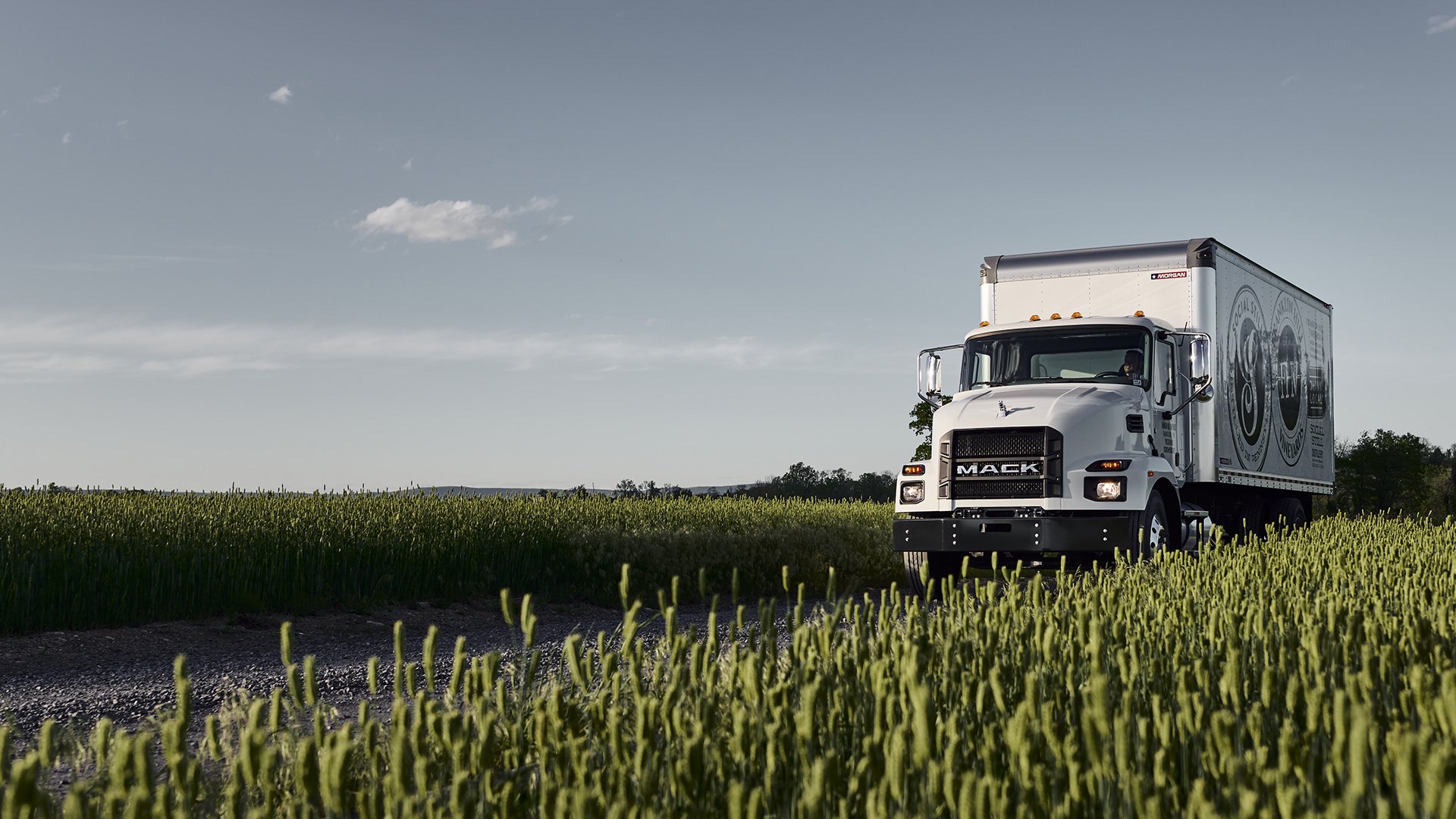 Mack MD Box Truck Hero Image