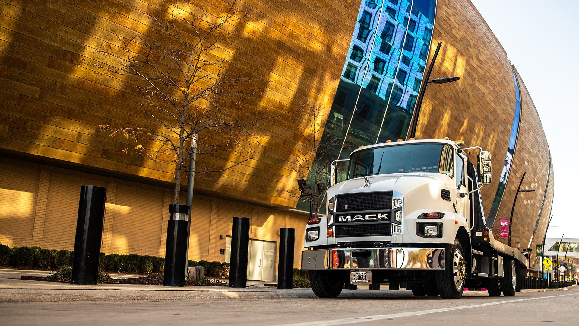 Mack MD Tow Truck