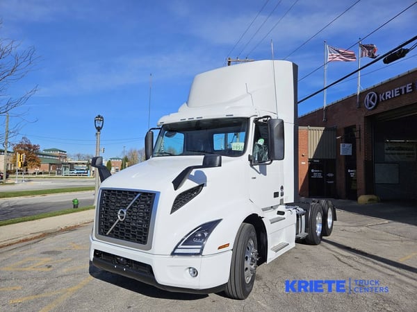 Slide images of 2025 VOLVO VNR64T300