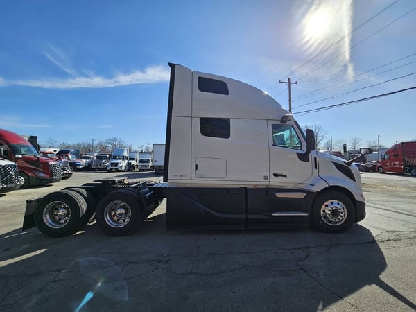 Slide images of 2025 VOLVO VNL64T860