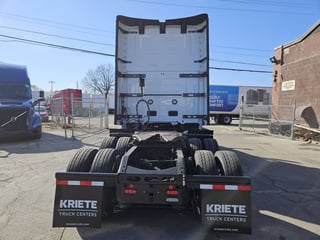 Slide images of 2025 VOLVO VNL64T860