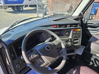 Slide images of 2025 VOLVO VNL64T860