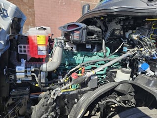 Slide images of 2025 VOLVO VNL64T860