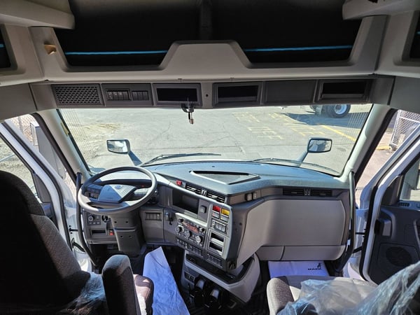Slide images of 2025 VOLVO VNL64T860