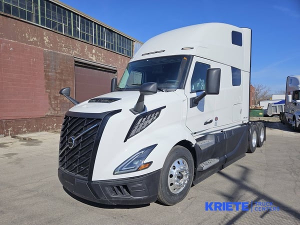 Slide images of 2025 VOLVO VNL64T860
