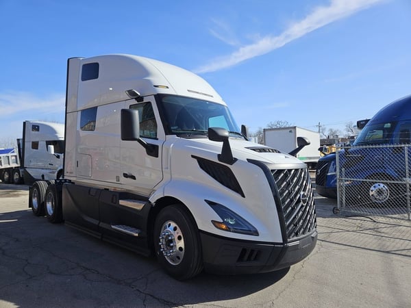 Slide images of 2025 VOLVO VNL64T860