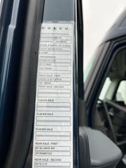 Slide images of 2025 VOLVO VNL64T860