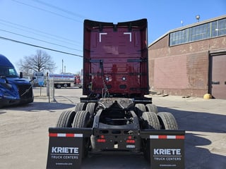 Slide images of 2025 VOLVO VNL64T860