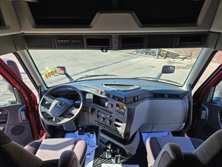 Slide images of 2025 VOLVO VNL64T860