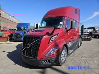 Slide images of 2025 VOLVO VNL64T860