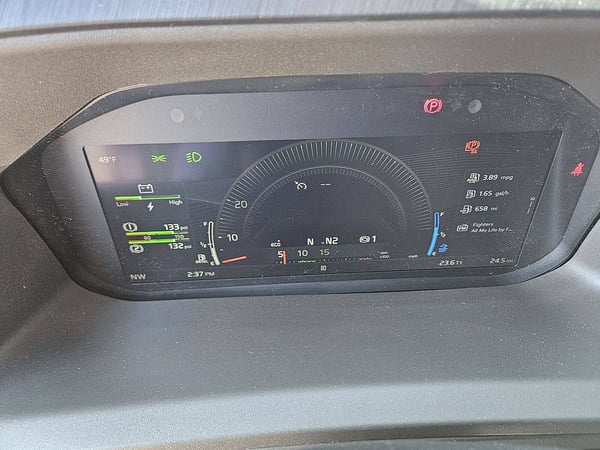 Slide images of 2025 VOLVO VNL64T860