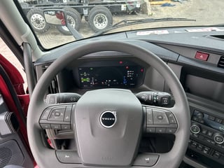 Slide images of 2025 VOLVO VNL64T860