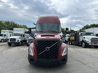 Slide images of 2025 VOLVO VNL64T860