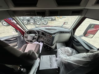Slide images of 2025 VOLVO VNL64T860