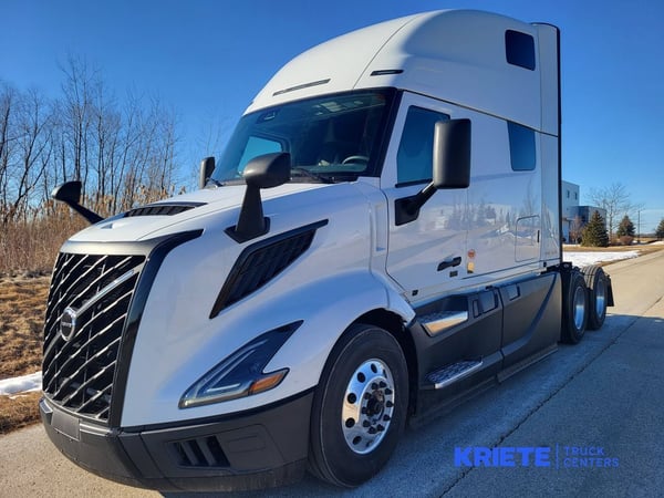 Slide images of 2025 VOLVO VNL64T860