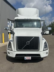 Slide images of Tandem Axle Day Cab Rentals 
