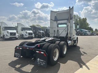 Slide images of Tandem Axle Day Cab Rentals 