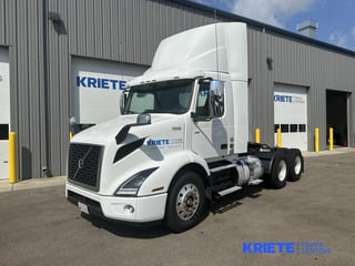 Slide images of Tandem Axle Day Cab Rentals 