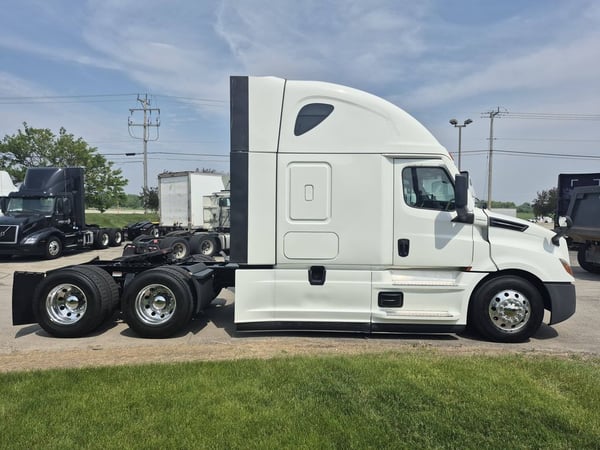 Slide images of 2023 FREIGHTLINER CASCADIA
