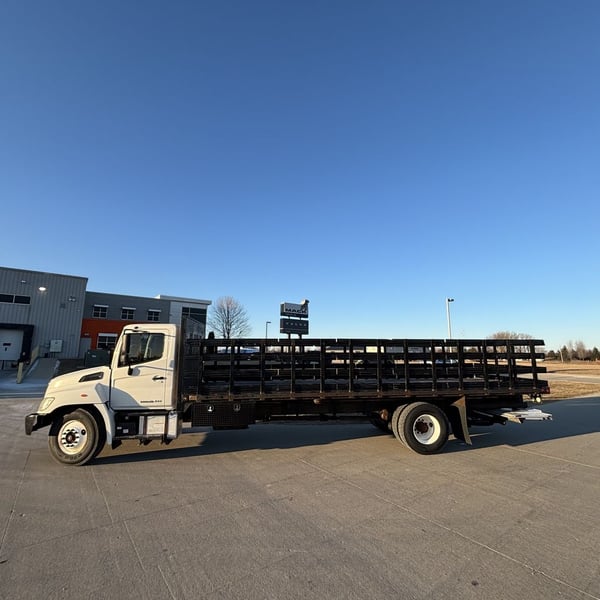 Slide images of 2014 HINO 268A