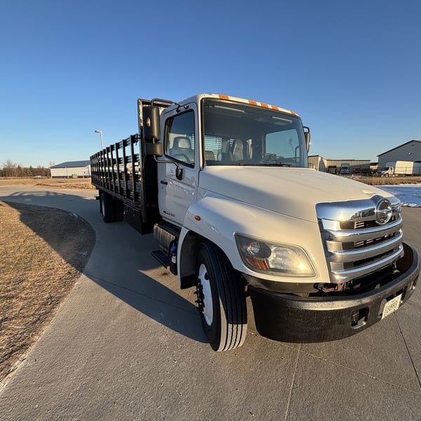 Slide images of 2014 HINO 268A