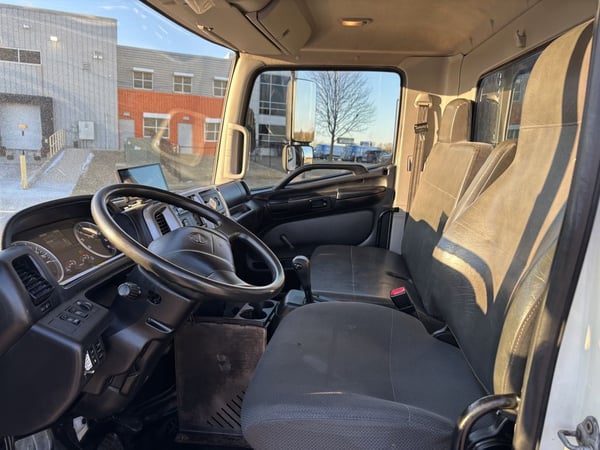 Slide images of 2014 HINO 268A