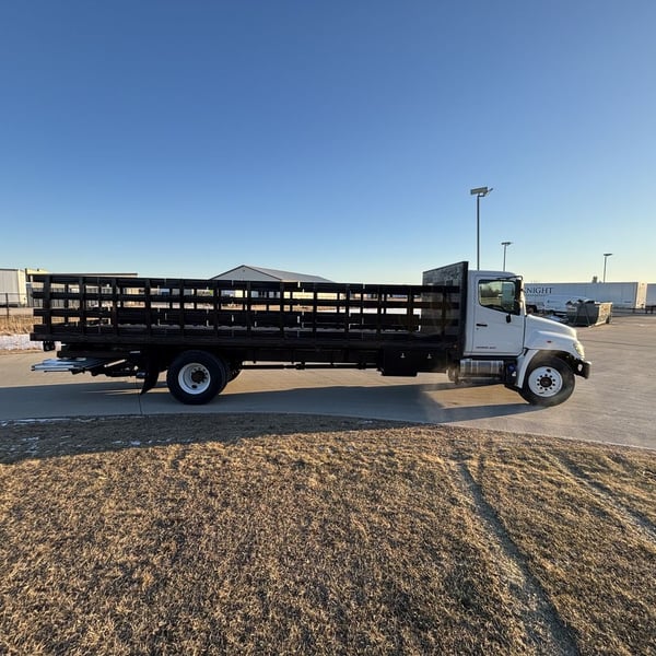 Slide images of 2014 HINO 268A