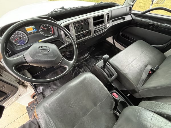 Slide images of 2017 HINO 268