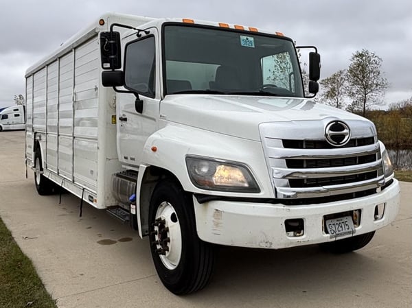 Slide images of 2017 HINO 268
