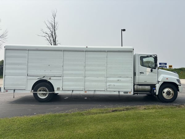 Slide images of 2017 HINO 268