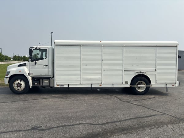 Slide images of 2017 HINO 268