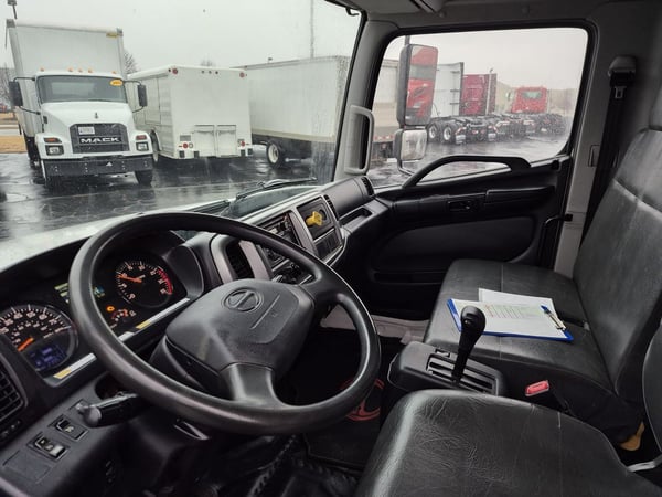 Slide images of 2019 HINO 338