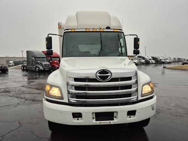 Slide images of 2019 HINO 338