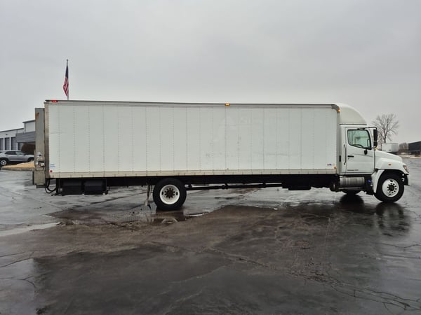 Slide images of 2019 HINO 338