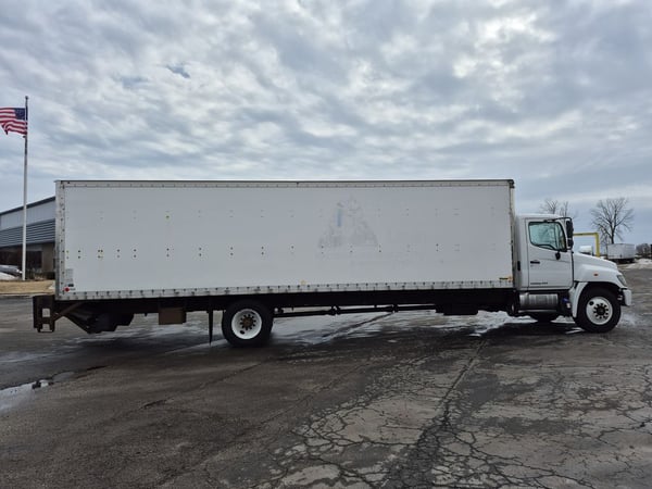 Slide images of 2019 HINO 338