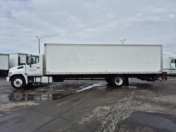 Slide images of 2019 HINO 338