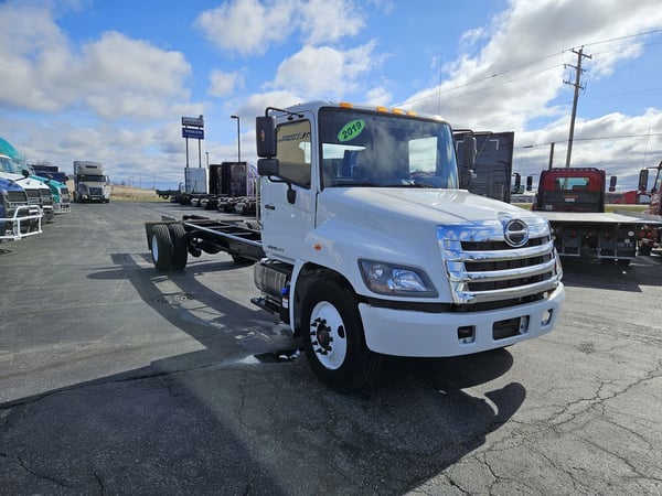 Slide images of 2019 HINO 338